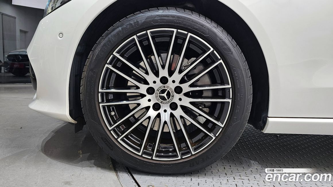 Mercedes-Benz C-Class 2022