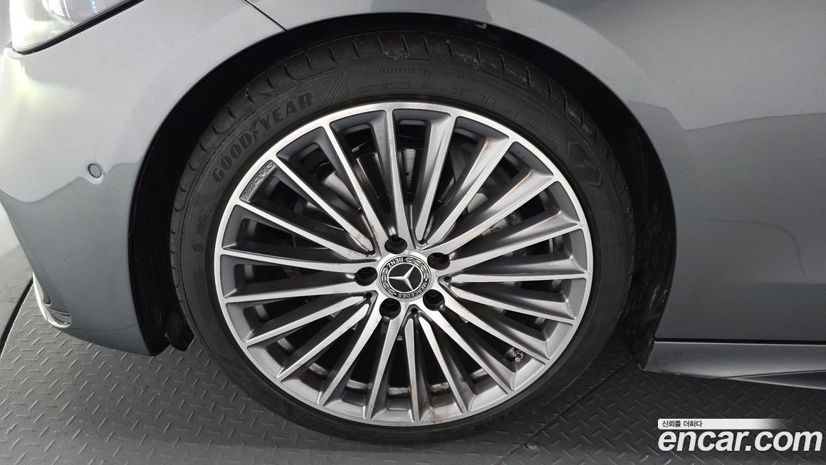 Mercedes-Benz C-Class 2023