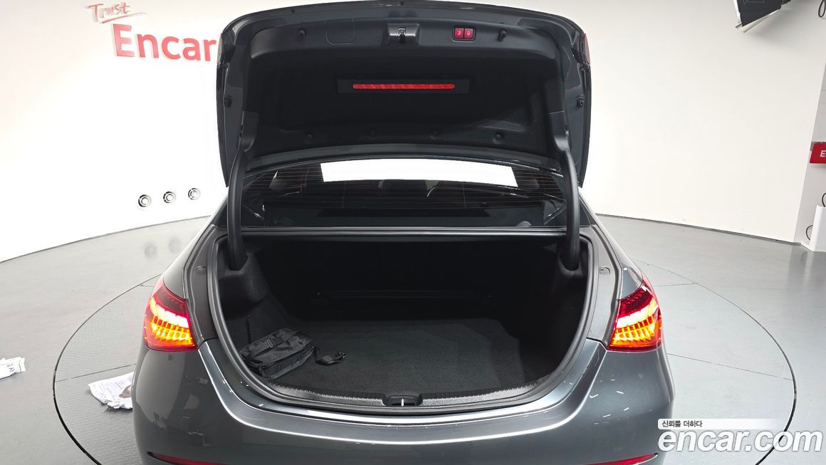 Mercedes-Benz C-Class 2023