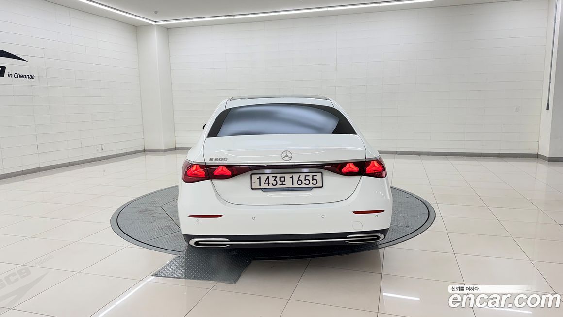 Mercedes-Benz E-Class 2024