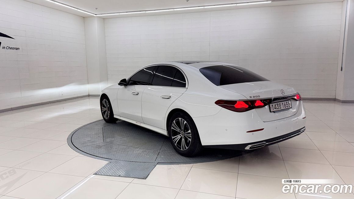 Mercedes-Benz E-Class 2024