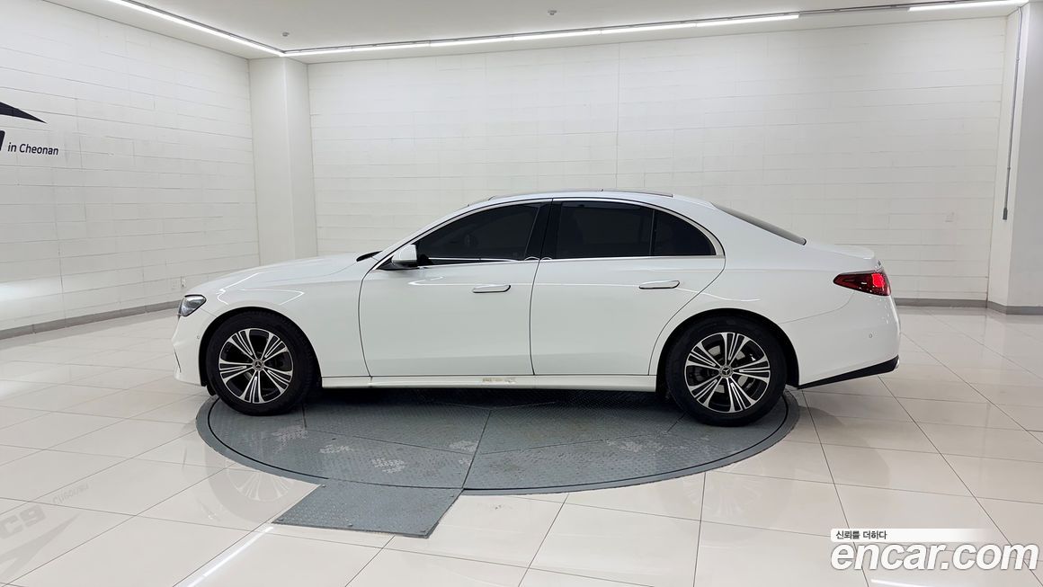 Mercedes-Benz E-Class 2024