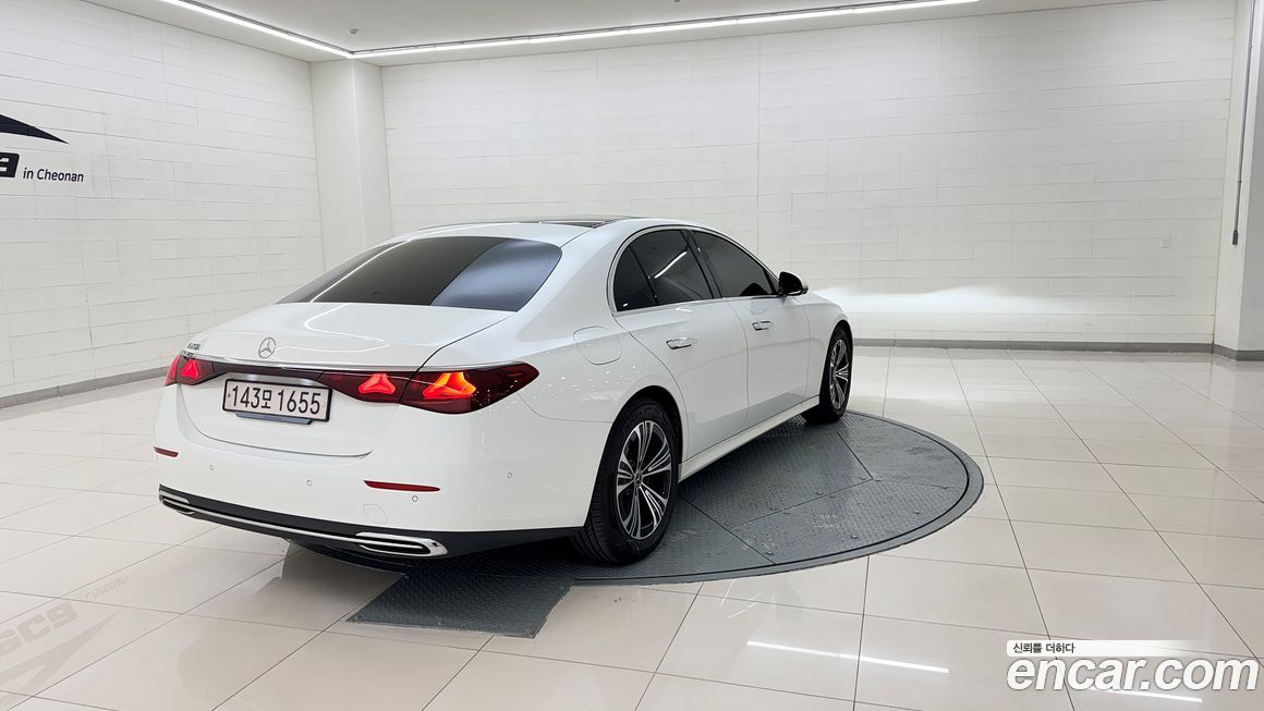 Mercedes-Benz E-Class 2024