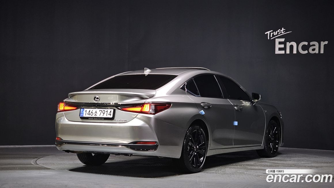 Lexus ES 2024