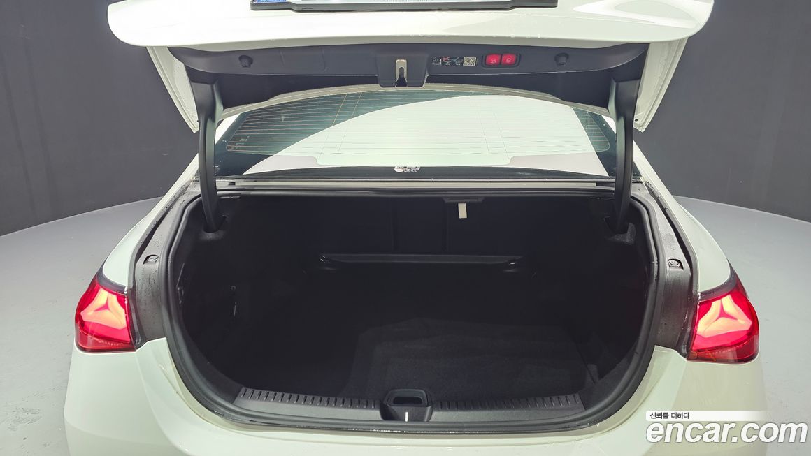 Mercedes-Benz E-Class 2024