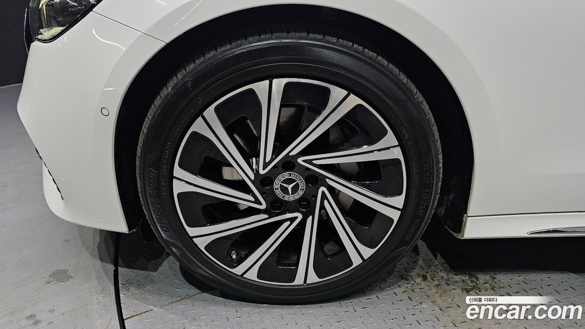 Mercedes-Benz E-Class 2024