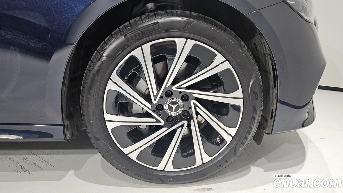 Mercedes-Benz E-Class 2025