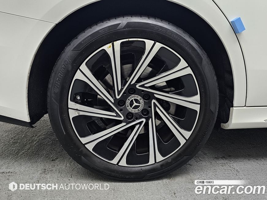 Mercedes-Benz E-Class 2024