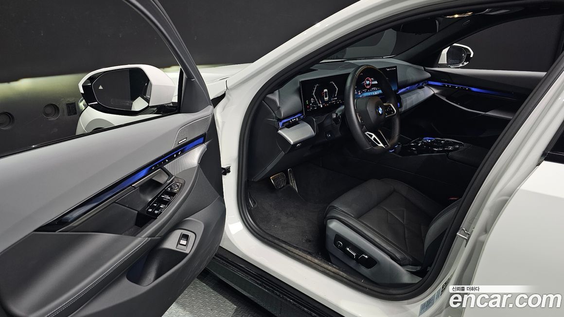 BMW 5-Series 2025