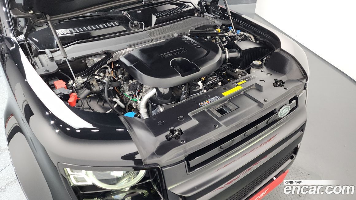 Land Rover Defender 2025