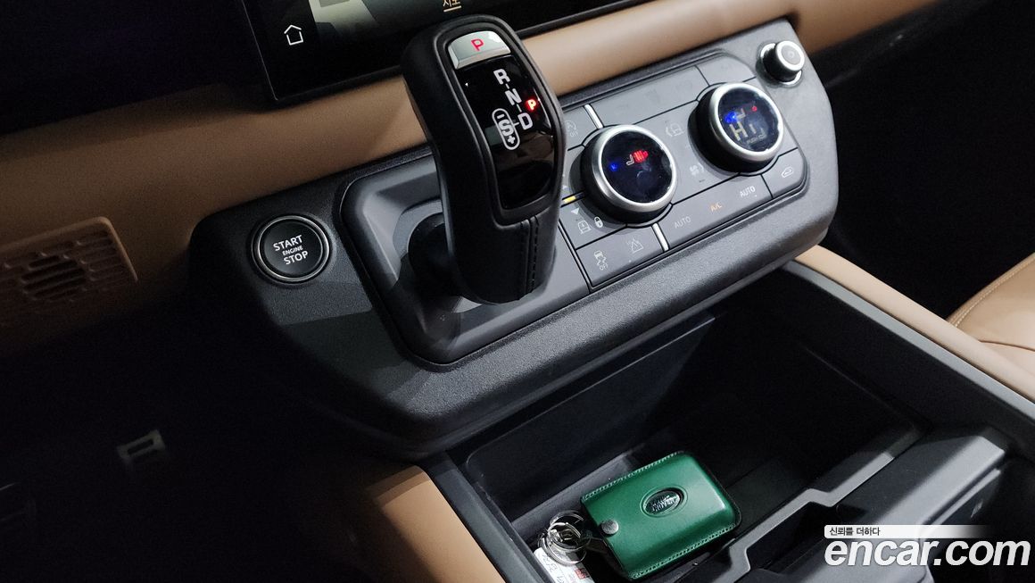 Land Rover Defender 2025