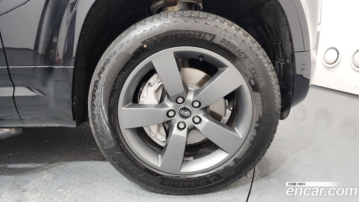 Land Rover Defender 2025