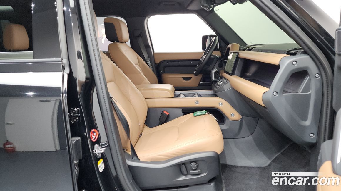 Land Rover Defender 2025