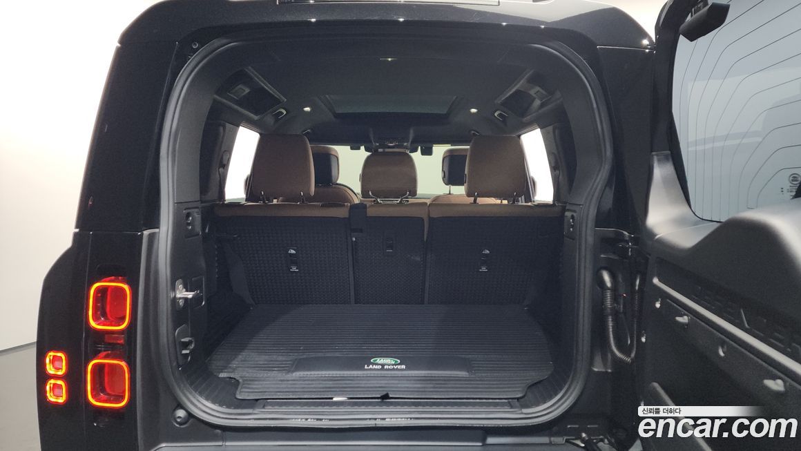 Land Rover Defender 2025