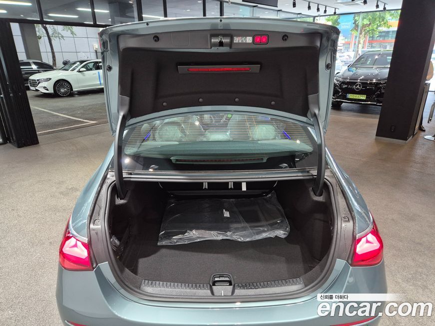 Mercedes-Benz E-Class 2024