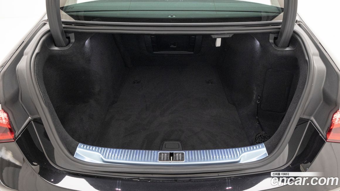 Mercedes-Benz S-Class 2024