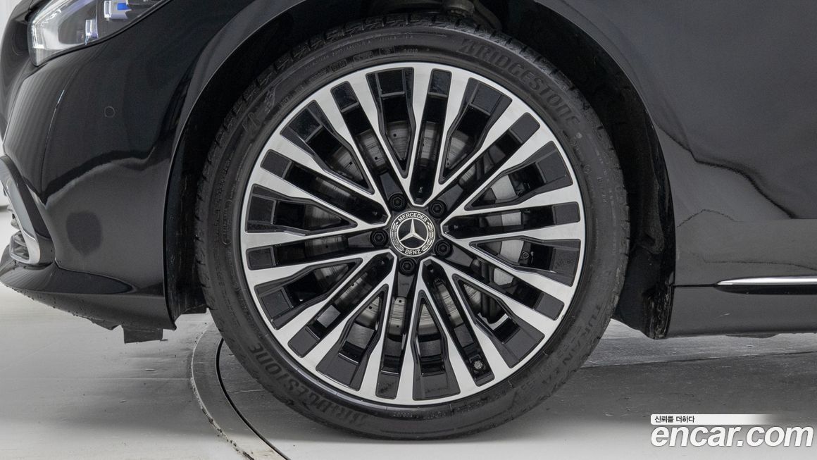 Mercedes-Benz S-Class 2024