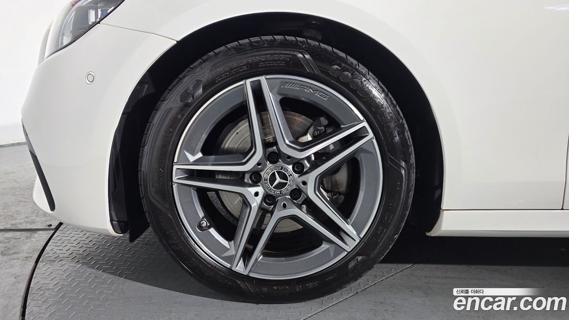 Mercedes-Benz E-Class 2023