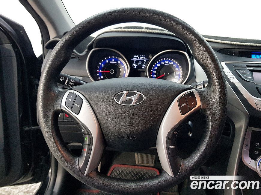 Hyundai AVANTE 2012