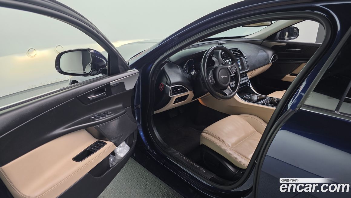 Jaguar XE 2016