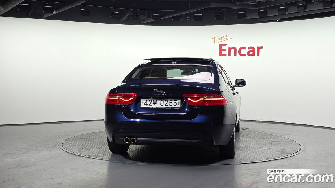 Jaguar XE 2016