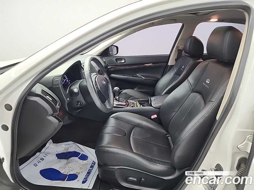 Infiniti G 2011