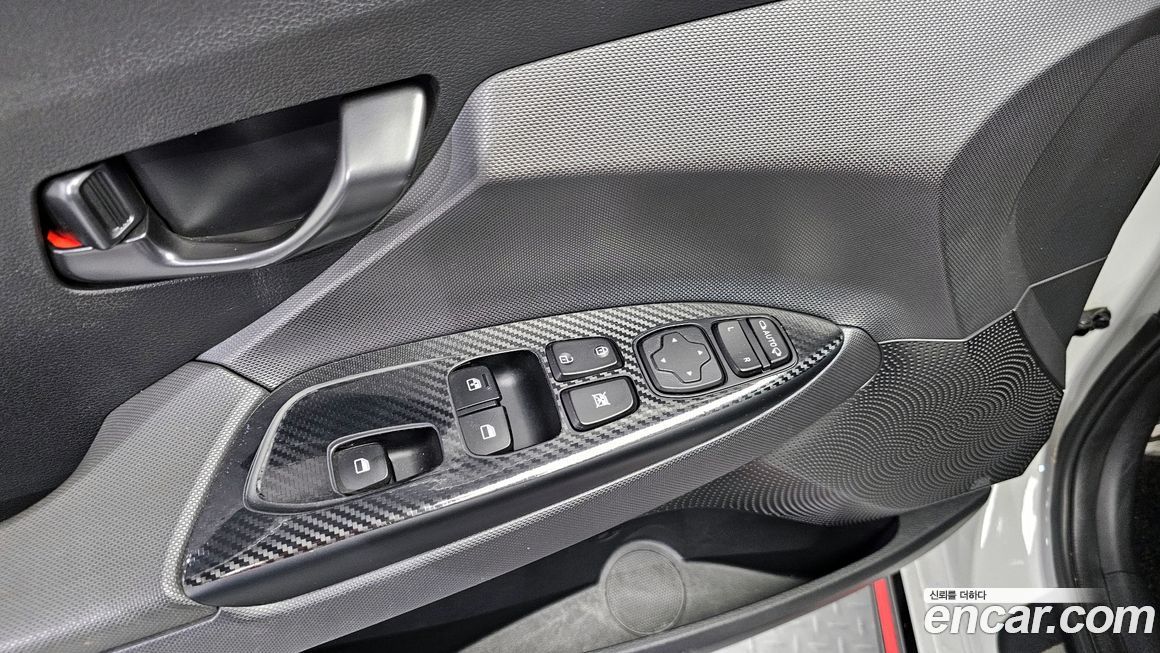 Hyundai Veloster 2021