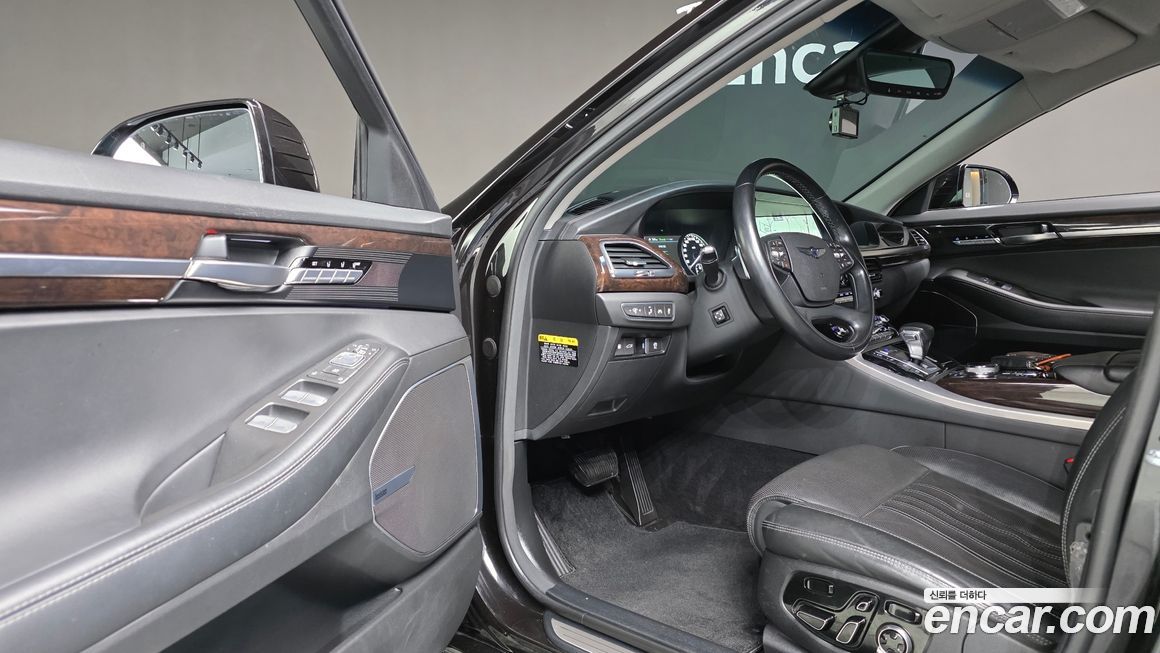 Genesis EQ900 2018