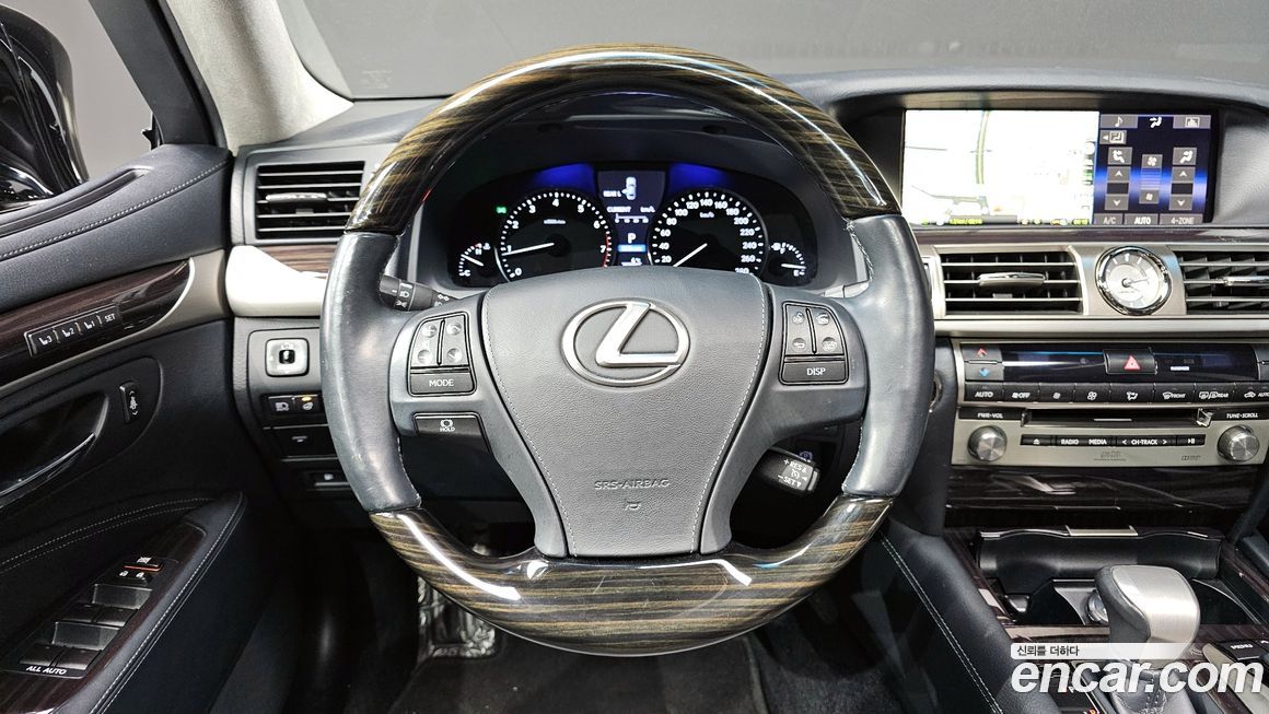 Lexus LS 2015