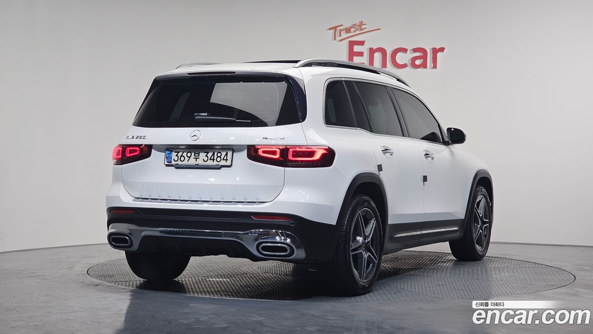 Mercedes-Benz GLB-Class 2021