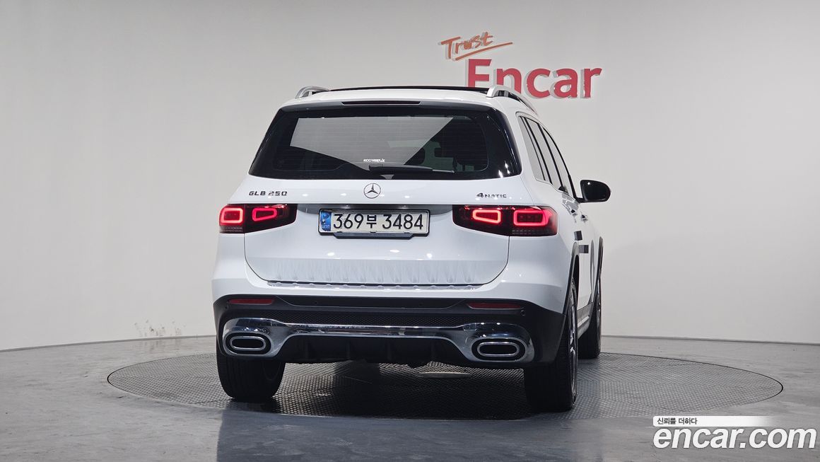 Mercedes-Benz GLB-Class 2021