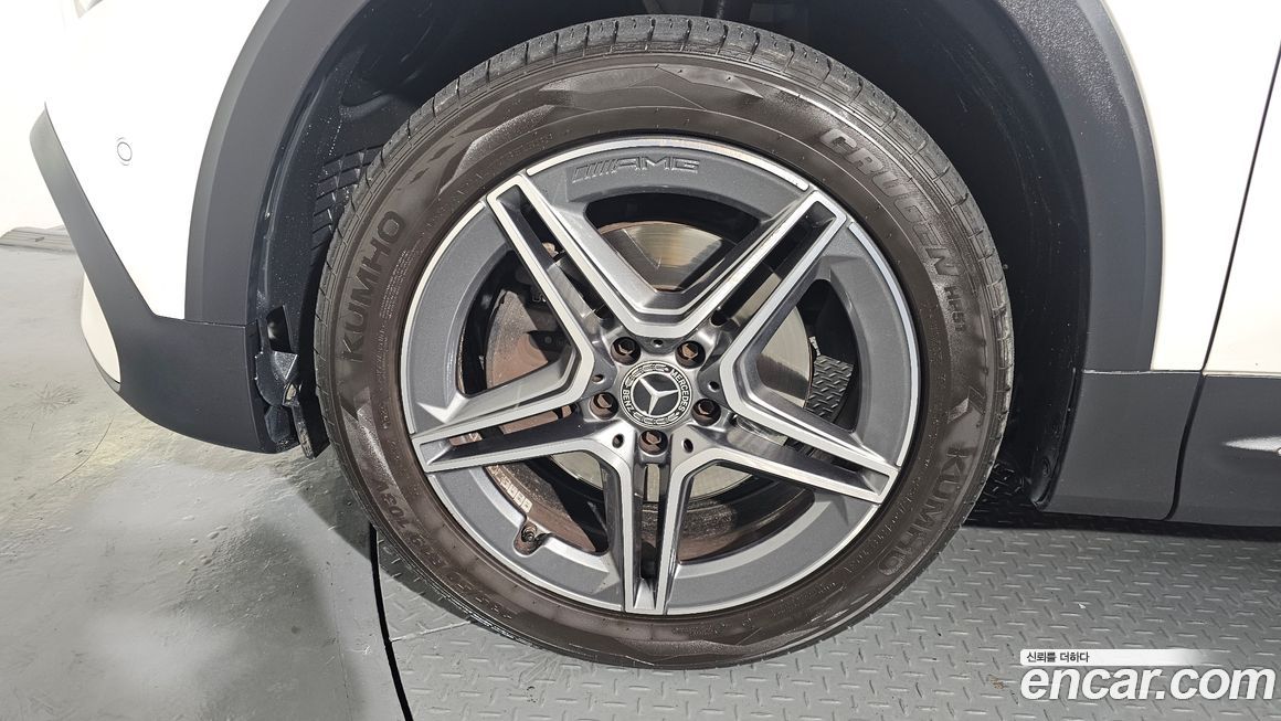 Mercedes-Benz GLB-Class 2021