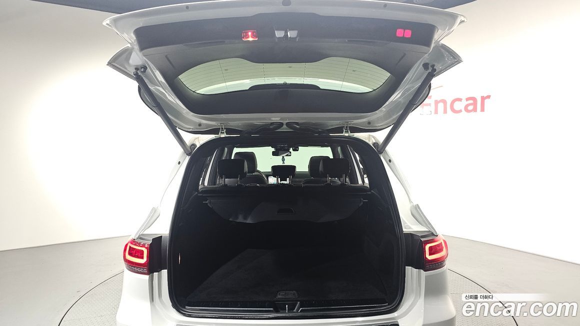 Mercedes-Benz GLB-Class 2021