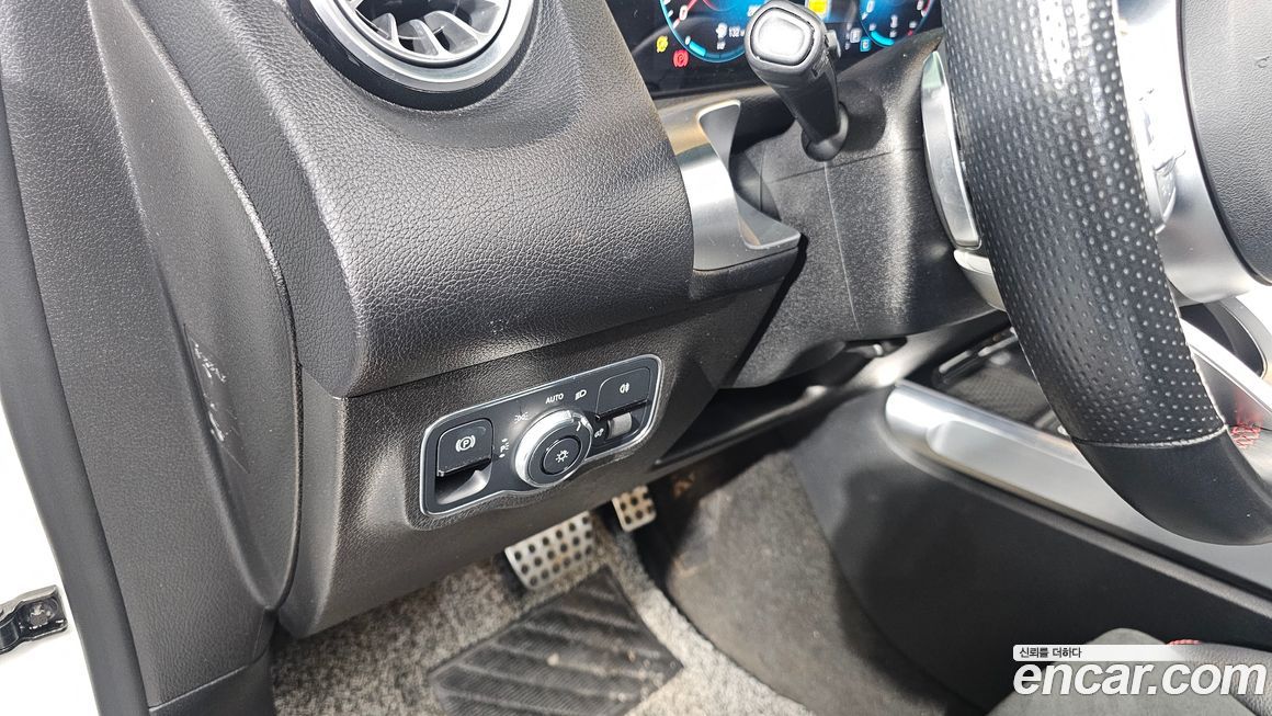 Mercedes-Benz GLB-Class 2021