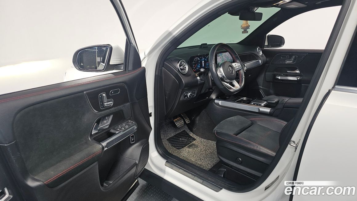 Mercedes-Benz GLB-Class 2021