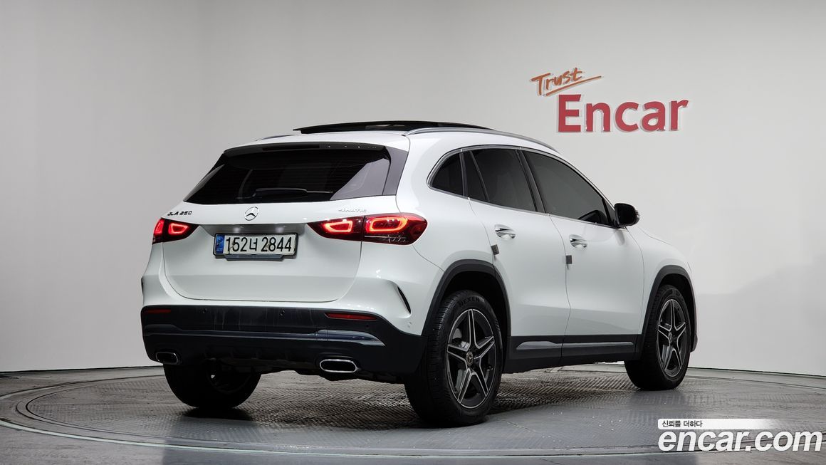 Mercedes-Benz GLA-Class 2020