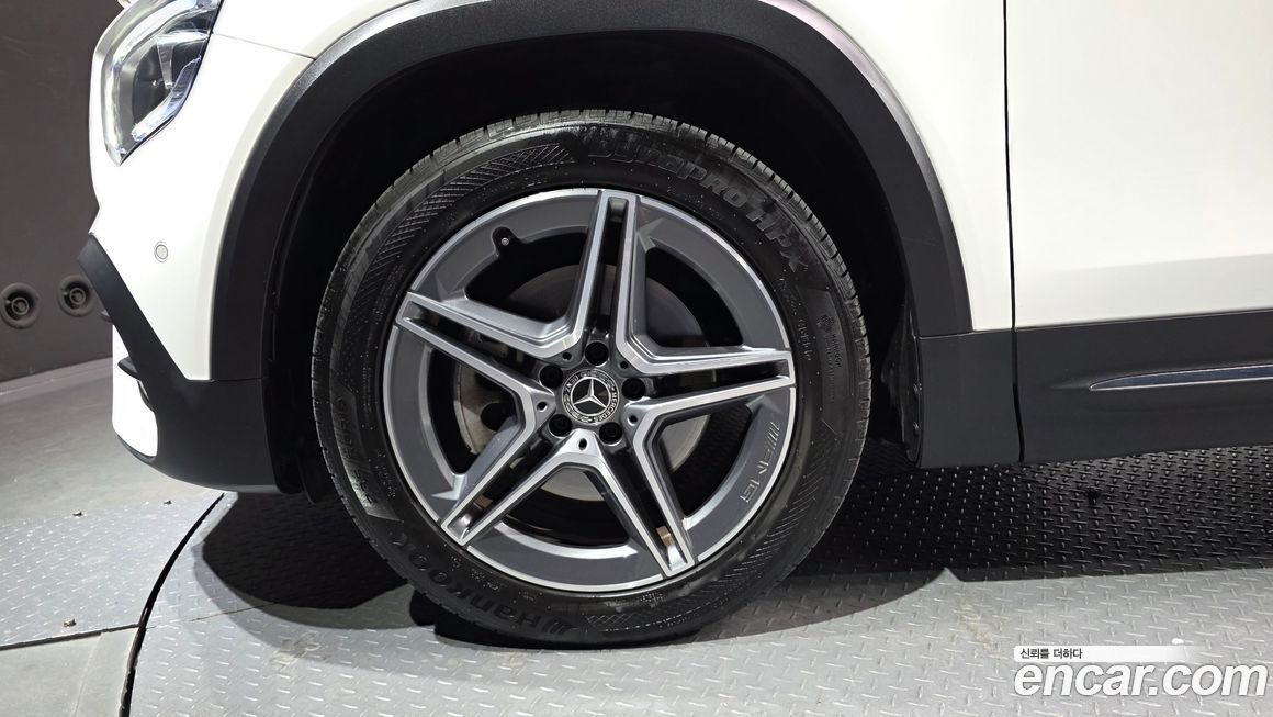 Mercedes-Benz GLB-Class 2021