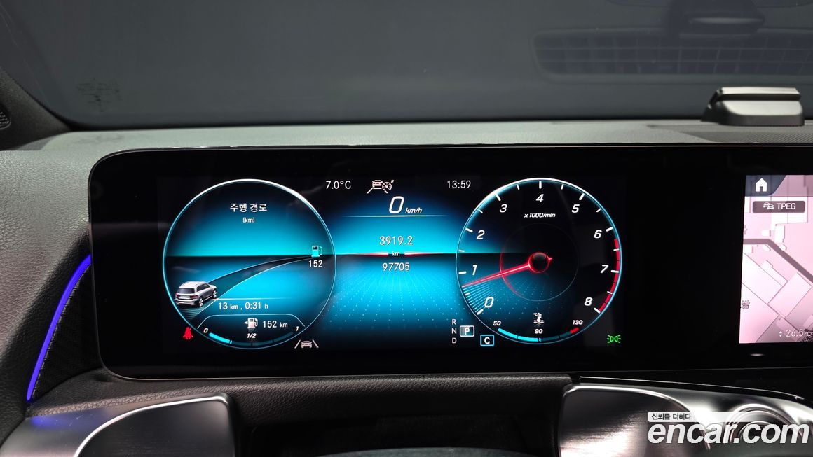 Mercedes-Benz GLB-Class 2021