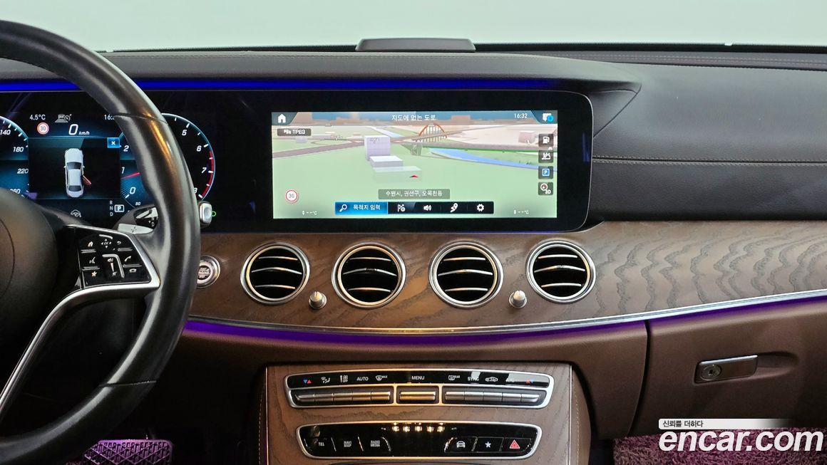 Mercedes-Benz E-Class 2021