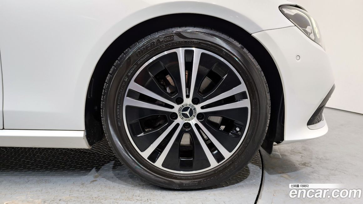 Mercedes-Benz E-Class 2021