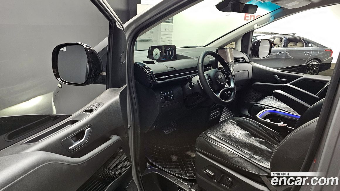 Hyundai Staria 2025