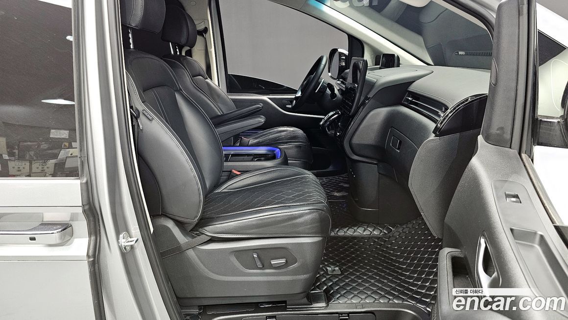 Hyundai Staria 2025
