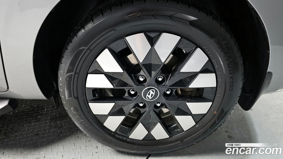 Hyundai Staria 2025