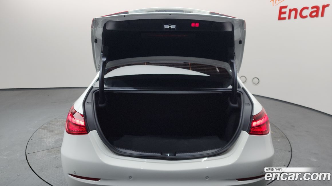 Mercedes-Benz C-Class 2022