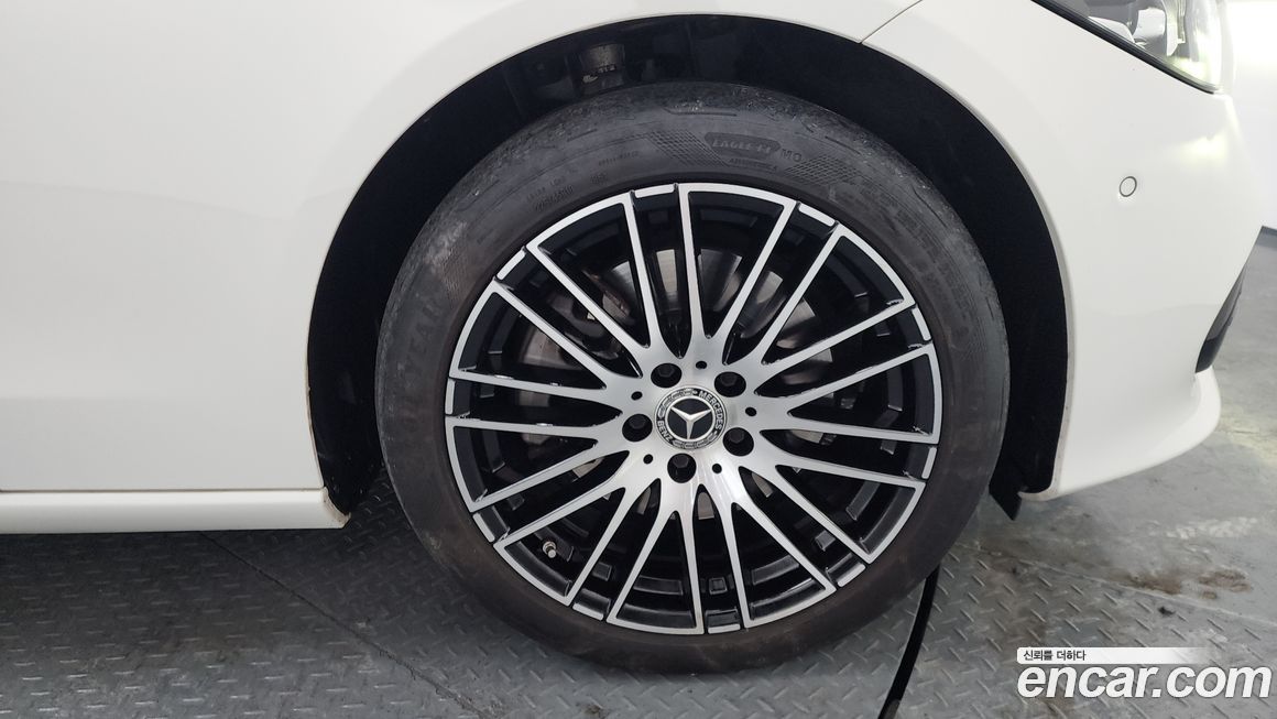 Mercedes-Benz C-Class 2022