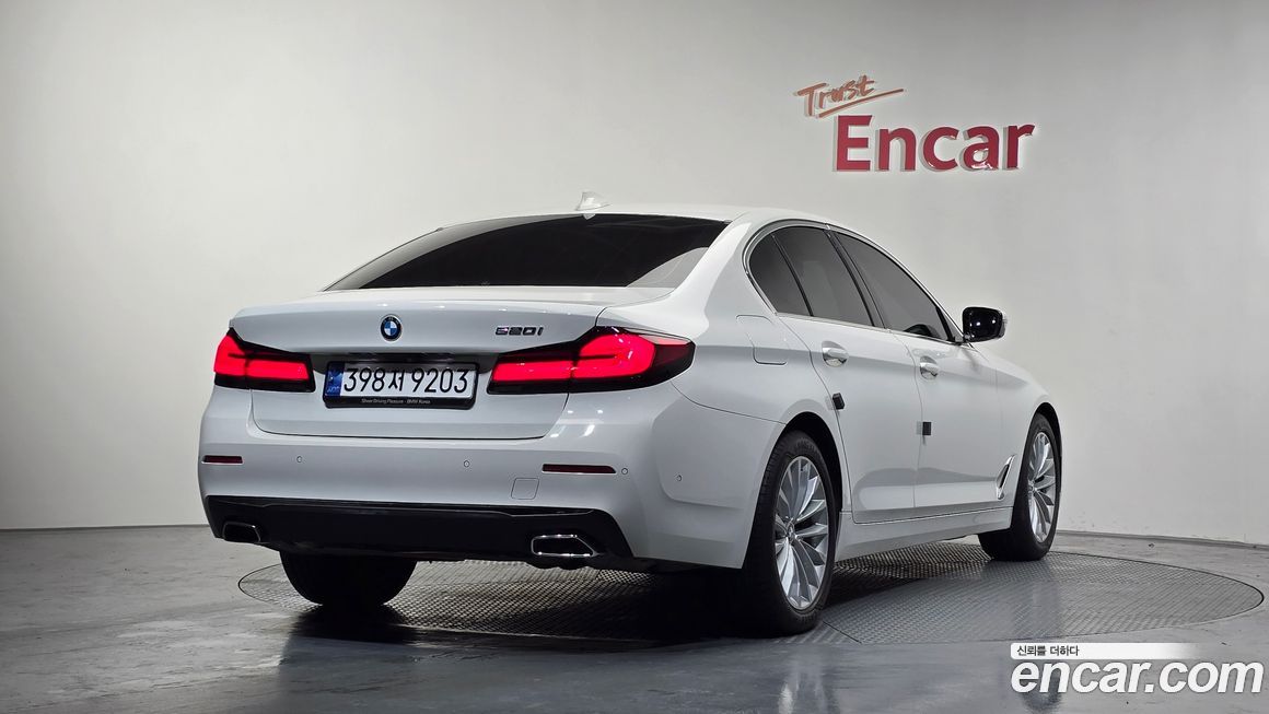 BMW 5-Series 2023