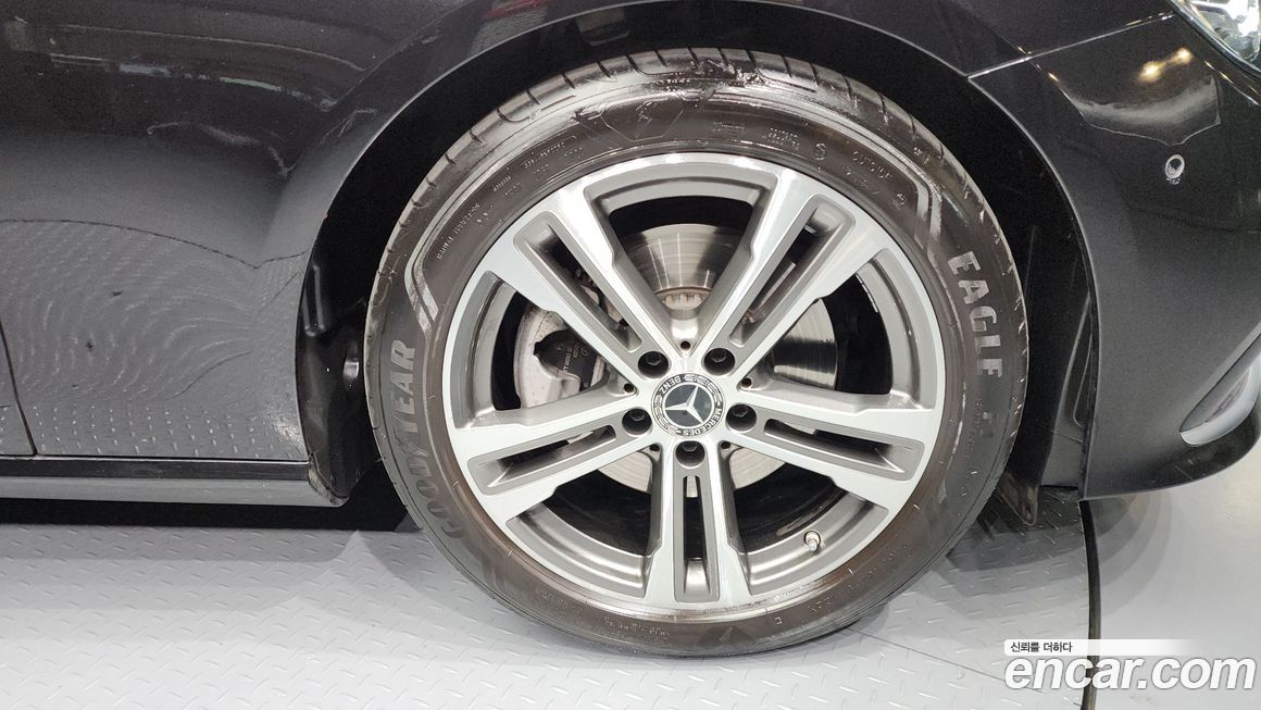 Mercedes-Benz E-Class 2023