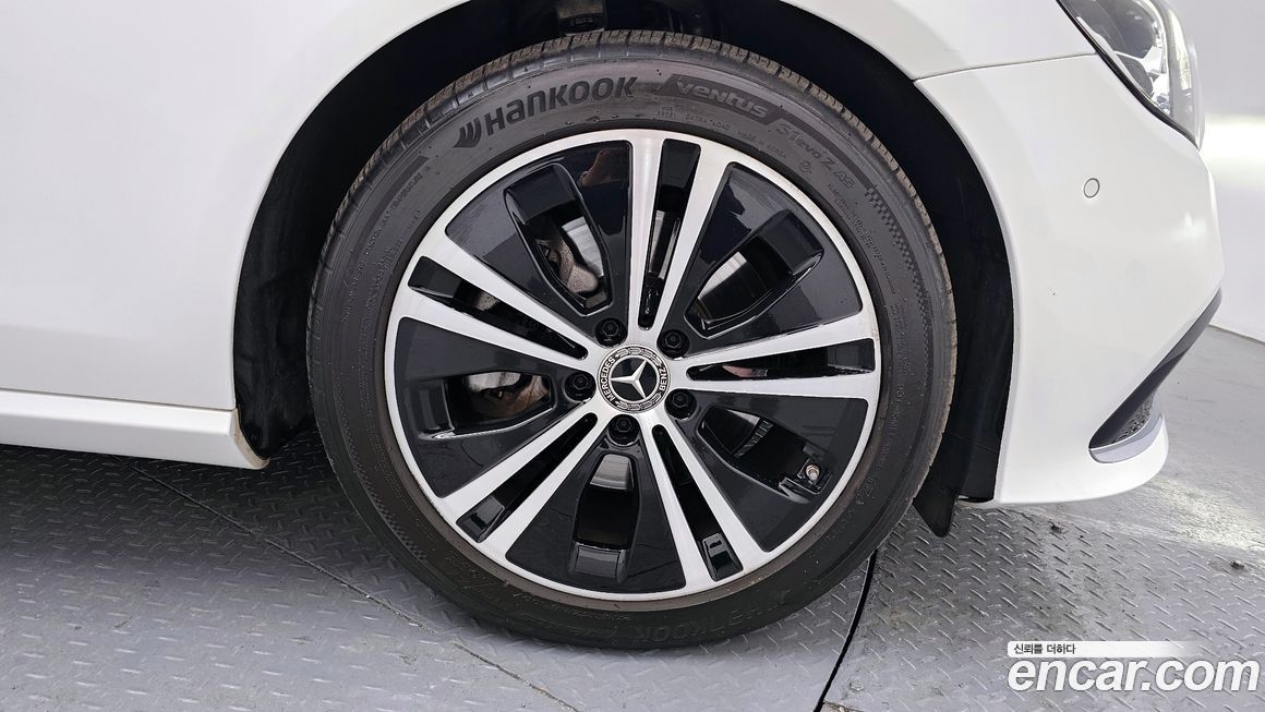 Mercedes-Benz E-Class 2022