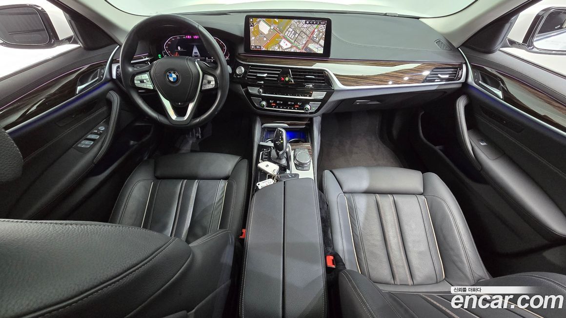 BMW 5-Series 2023