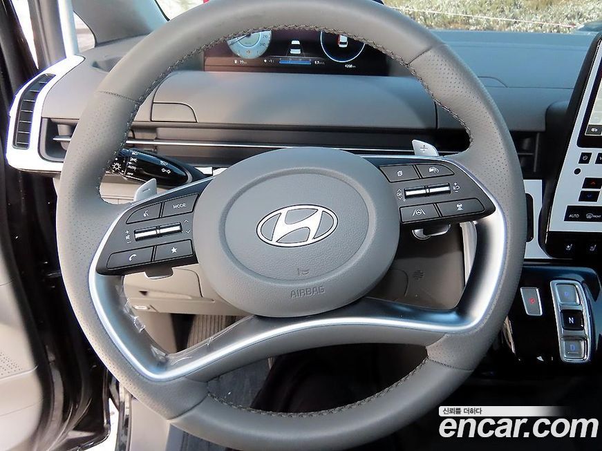 Hyundai Staria 2025